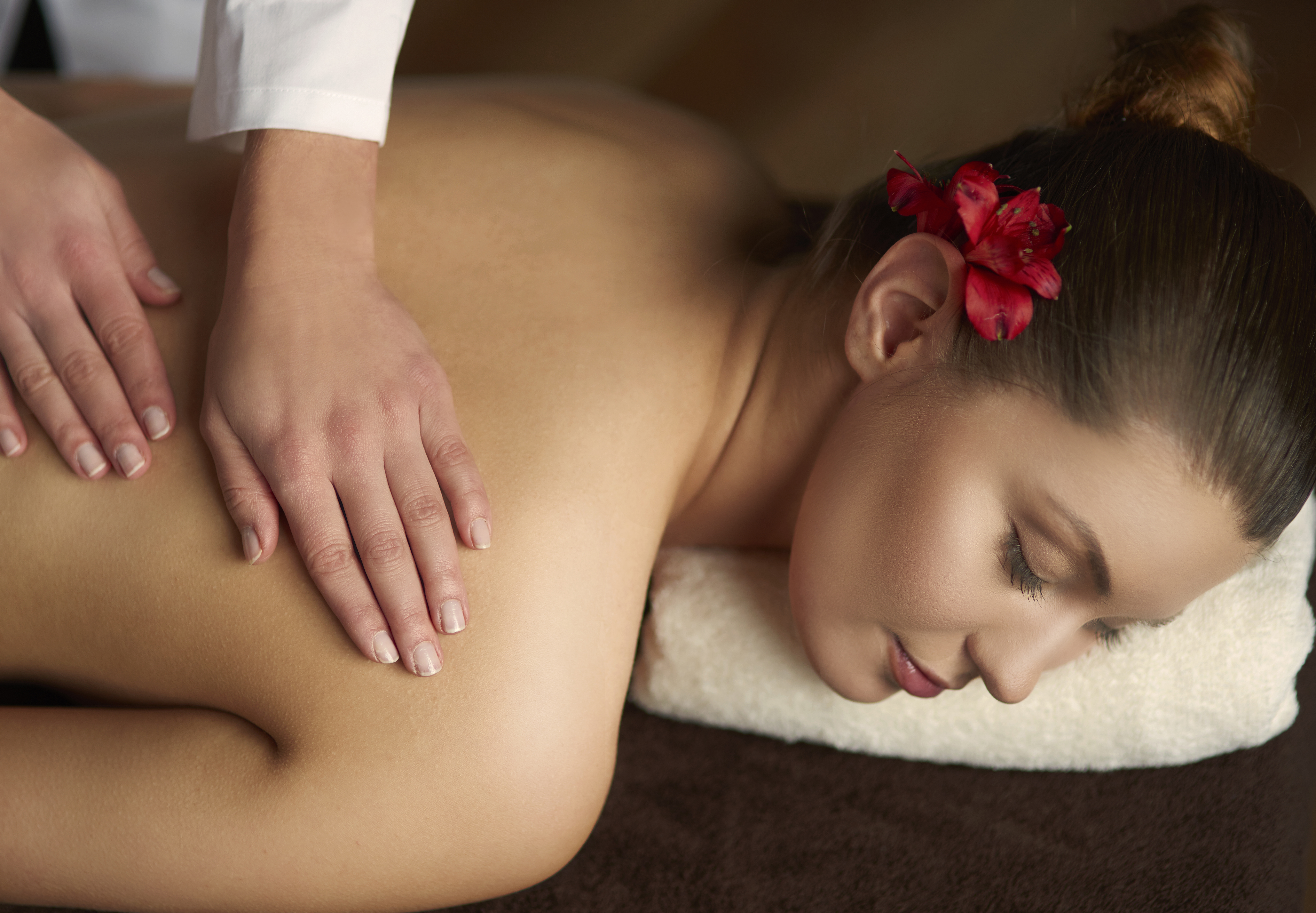 Release Tension & Anxiety: The Emotional Benefits of Deep Tissue Massage 